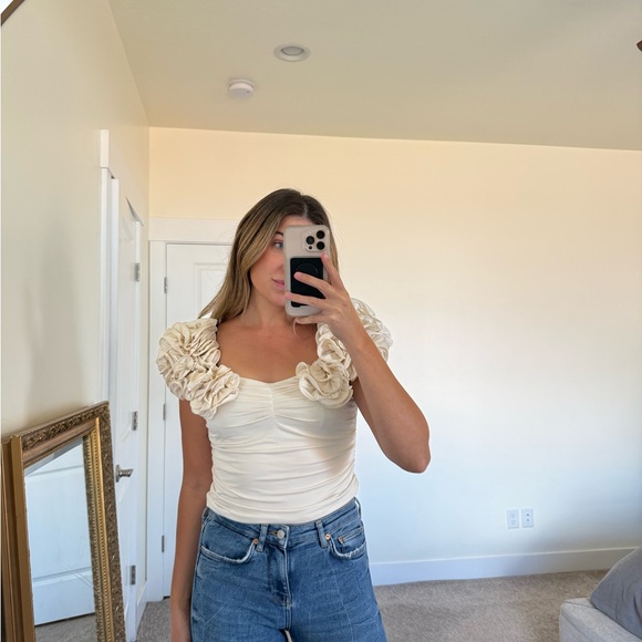 Express Cream Ruffle Blouse - Picture 4 of 4